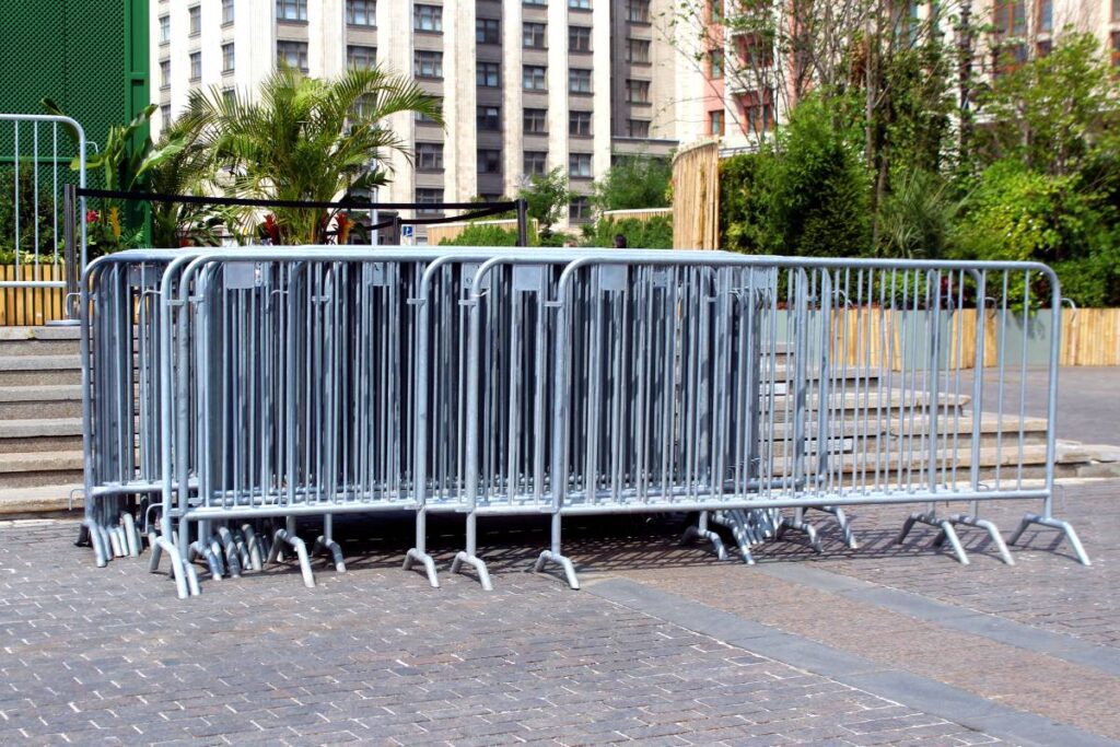 Temporary fencing outside a commercial building near Lexington, KY