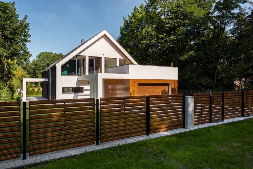 Modern wooden fence outside a home near Nicholasville, KY