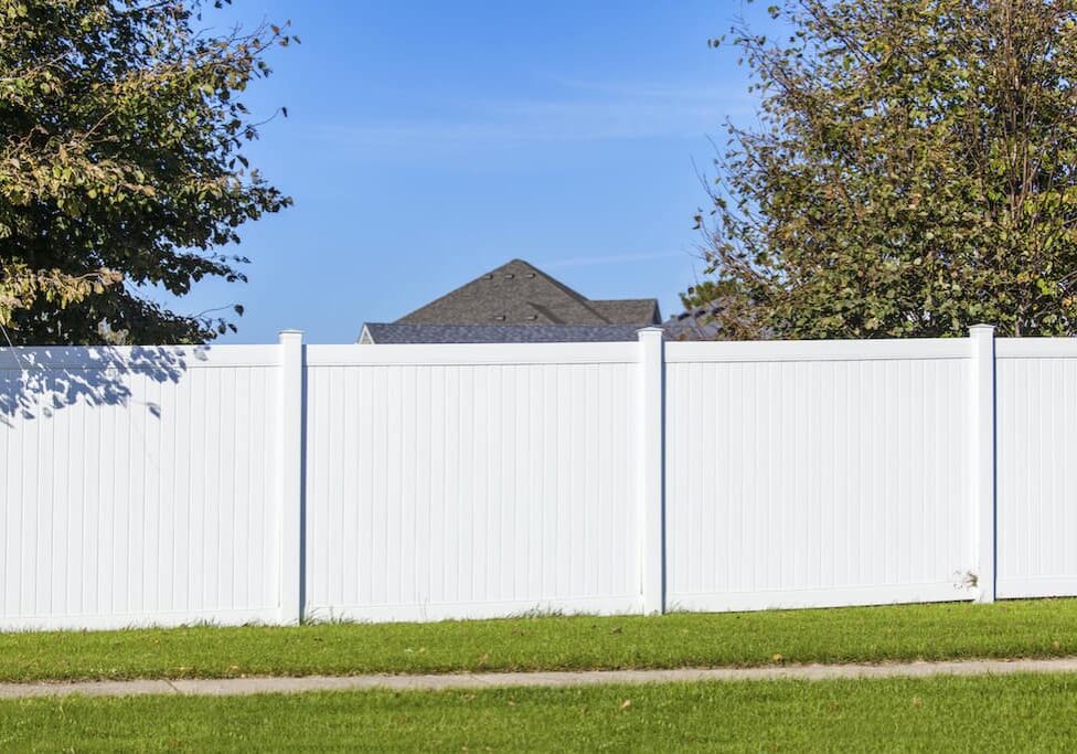 Vinyl fences from Myers Fencing with white vinyl fences, horizontal vinyl fence near Nicholasville, Kentucky (KY)